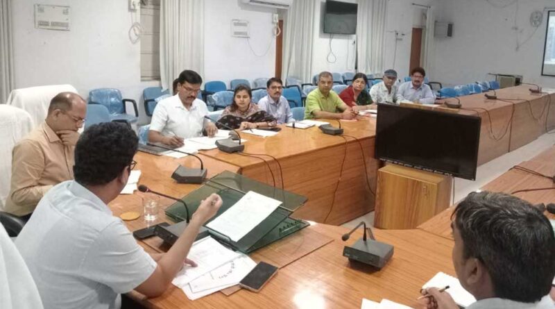 कलेक्टर ने की रीवा-सीधी-सिंगरौली रेल लाईन की समीक्षा