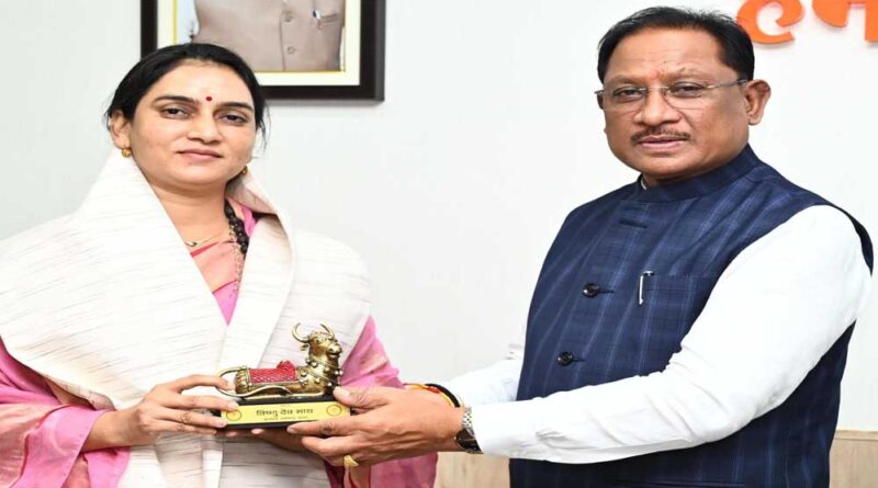 रायपुर : मुख्यमंत्री विष्णु देव साय ने वॉटर वुमन शिप्रा पाठक का किया सम्मान
