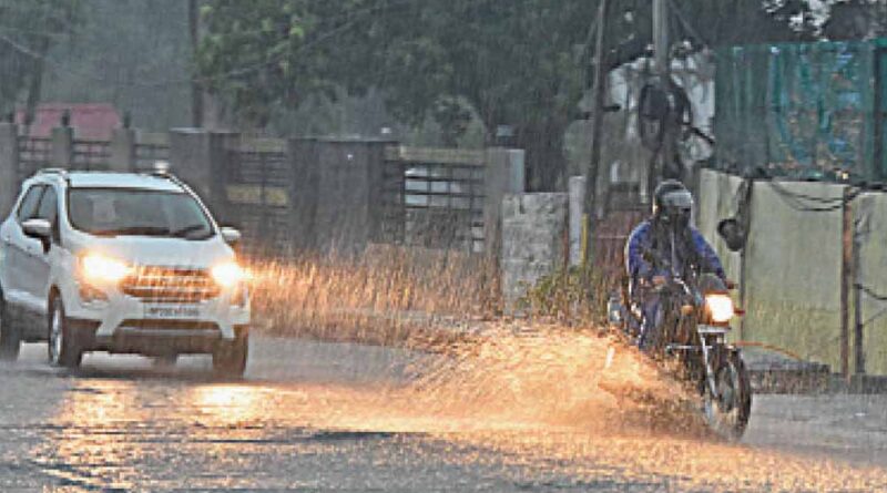 मौसम विभाग ने आज प्रदेश के पूर्वी क्षेत्र में बाढ़ तो मध्य क्षेत्र में भारी बारिश की  की जारी