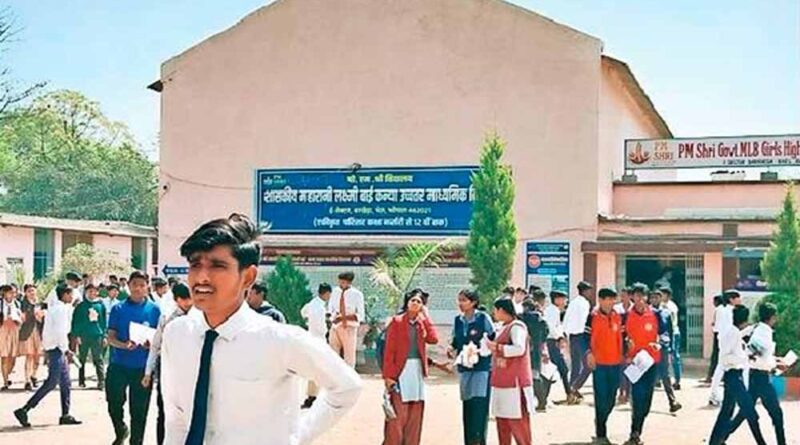 भोपाल: पीएमश्री एमएलबी स्कूल की कक्षा में गिरा प्लास्टर, दो छात्राएं घायल