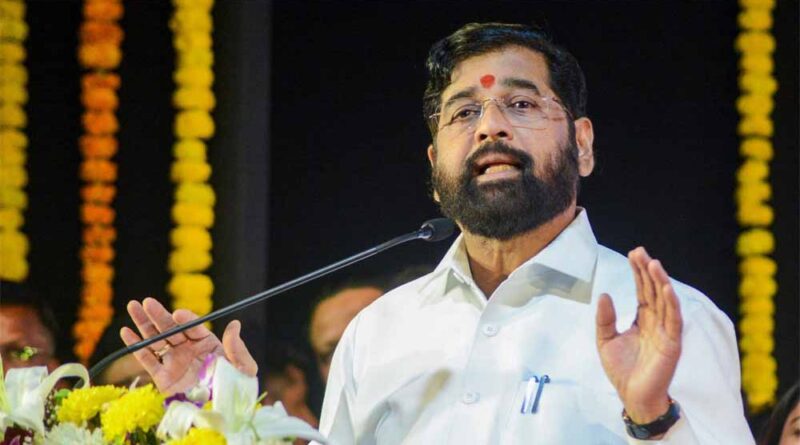 शिंदे गुट को IT नोटिस, पवार के पोते ने जताई हमदर्दी, कहा- ये दबाव की राजनीति