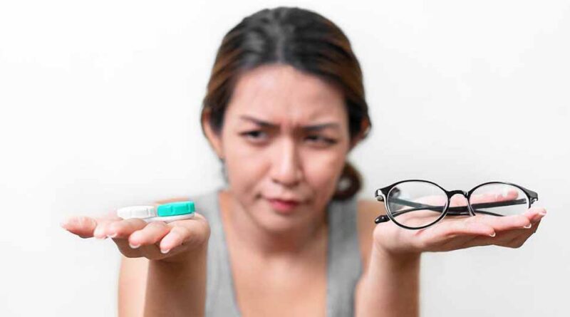 कॉन्टैक्ट लेंस बनाम चश्मा: रोज़ाना उपयोग के लिए कौन सा है बेहतर विकल्प?