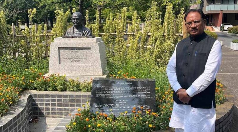 मुख्यमंत्री विष्णुदेव साय ने टोक्यो के ‘लिटिल इंडिया’ पहुँचकर महात्मा गांधी को  किया नमन