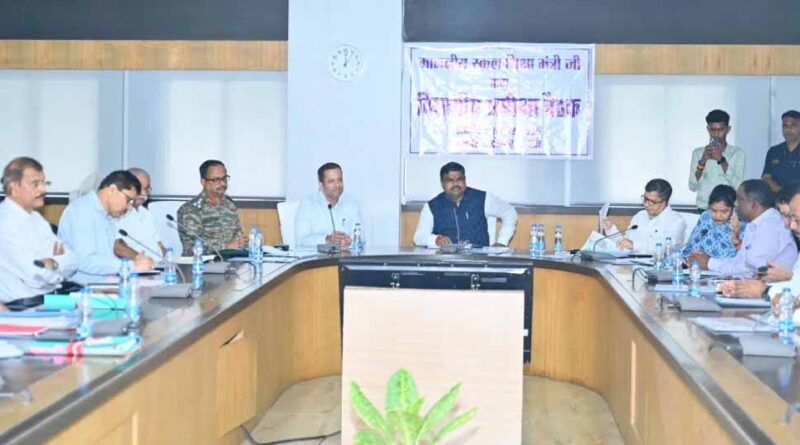 कार्यभार संभालते ही सक्रिय हुए शिक्षा मंत्री गजेन्द्र यादव, अधिकारियों संग की समीक्षा बैठक