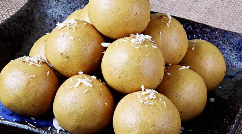 घर पर ऐसे बनाएं स्वादिष्ट बेसन के लड्डू