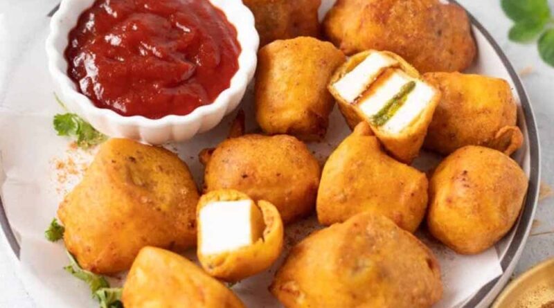 बार‍िश के मौसम में बनाए क्र‍िस्‍पी पनीर पकौड़े