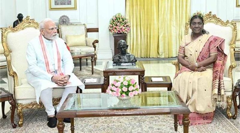अचानक मुलाकात: PM मोदी पहुँचे राष्ट्रपति मुर्मू से मिलने, क्या हुई खास चर्चा?