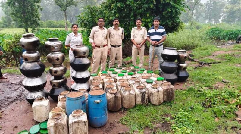 कबीरधाम में पुलिस की बड़ी कार्रवाई, भारी मात्रा में अवैध शराब जब्त