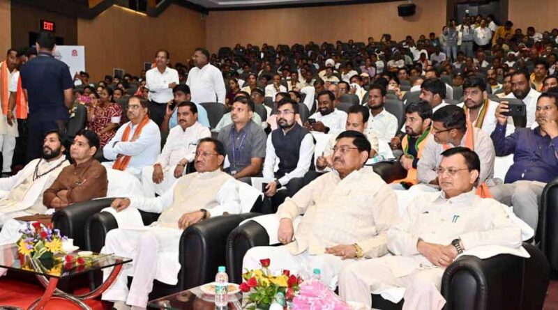 ‘मन की बात’ की 125वीं कड़ी का मुख्यमंत्री विष्णु देव साय सहित मंत्रियों और नागरिकों ने किया श्रवण