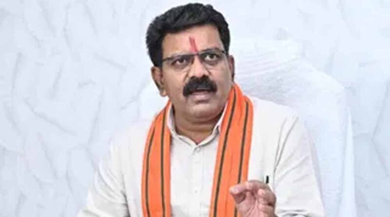 डिप्टी सीएम विजय शर्मा का पलटवार: आदिवासी सीएम वाले राज्य में उपेक्षा का आरोप हास्यास्पद