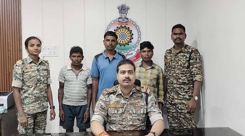 नक्सल विरोधी अभियान में बड़ी सफलता, दो लाख के इनामी सहित तीन नक्सली गिरफ्तार