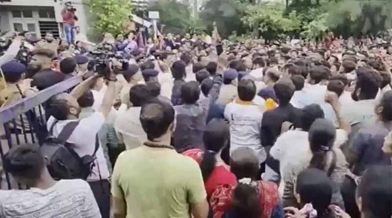 अहमदाबाद स्कूल में 9वीं का छात्र बना कातिल, हत्या के बाद भड़का सांप्रदायिक तनाव