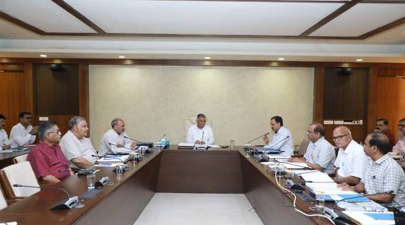 स्थानीय उद्योग जगत की आवश्यकता एवं मांग के अनुरूप पाठ्यक्रमों का संचालन करने की बनाएं कार्ययोजना : मंत्री परमार