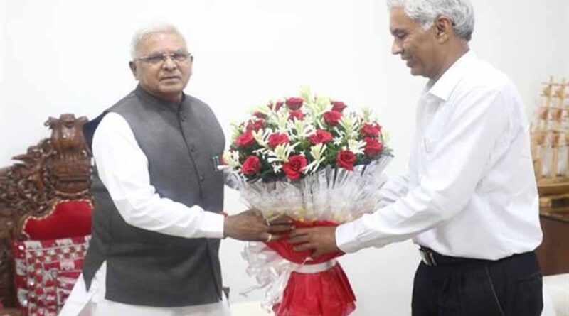 राज्यपाल  मंगुभाई पटेल से मुख्य सचिव ने की सौजन्य भेंट