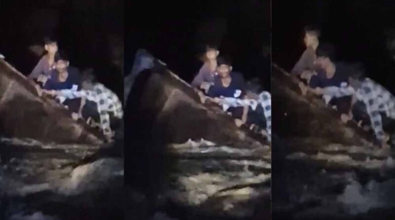 बैतूल: भड़ंगा नदी में ट्रैक्टर-ट्रॉली पलटी, 3 युवक चट्टान पर फंसे; पुलिस-ग्रामीणों ने बचाया