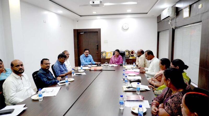 महापौर की अध्यक्षता में मेयर इंन काउसिल की बैठक आयोजित