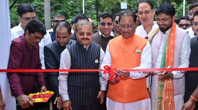 मुख्यमंत्री साय ने स्वतंत्रता दिवस पर टाउन हॉल में छायाचित्र प्रदर्शनी का किया शुभारंभ