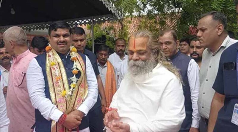 शिक्षा मंत्री गजेंद्र यादव ने कार्यभार संभाला, मंदिर में पूजा-अर्चना कर लिया आशीर्वाद