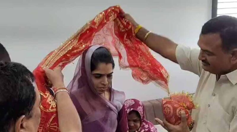 नगर परिषद अध्यक्ष लक्ष्मी राहुल सिसोदिया ने भाजपा छोड़ी, कांग्रेस में शामिल