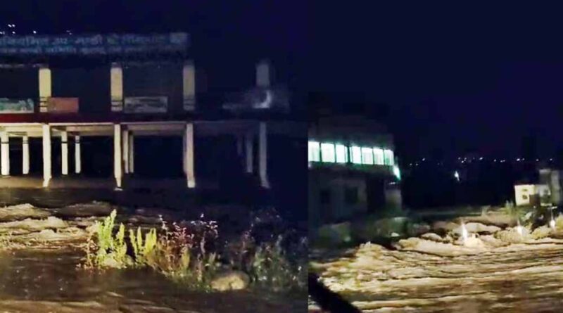 भारी बारिश से मनाली में तबाही, दुकानों को नुकसान और NH-3 कई जगह टूटा