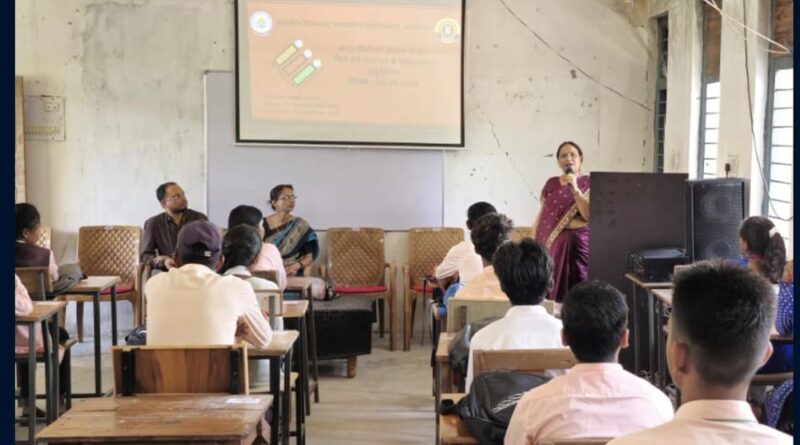 भारत निर्वाचन आयोग के द्वारा किए गये नवाचार के प्रचार-प्रसार हेतु विवेकानन्द महाविद्यालय में शिविर आयोजन