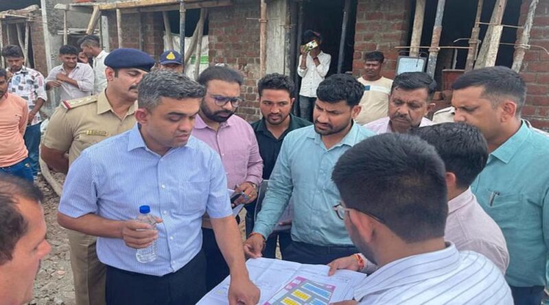 पीएम मोदी के दौरे से पहले कलेक्टर ने किया धार पीएम मित्रा पार्क का निरीक्षण