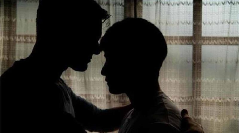 जब एक आदमी को हुआ आदमी से प्यार! फिर आई ऐसी सौतन जिसने तोड़ दिया रिश्ता…