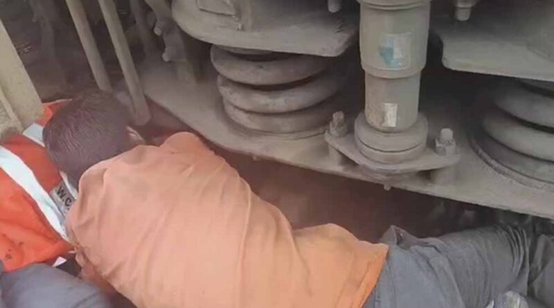 खंडवा में बड़ा रेल हादसा टला, कीमैन की सूझबूझ से बचीं सैकड़ों जानें