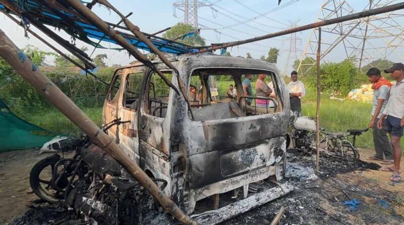 कोरबा में पेट्रोल डालकर कार और बाइक में लगाई आग