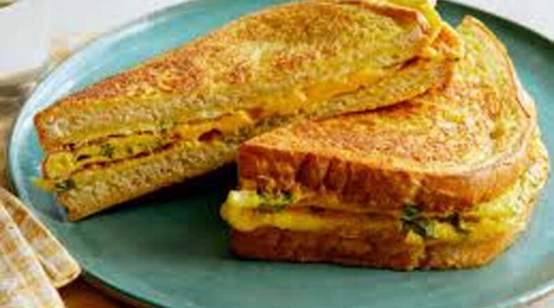 हेल्दी और टेस्टी ब्रेकफास्ट: 5 मिनट में बनाएं Cheesy Bread Omelette