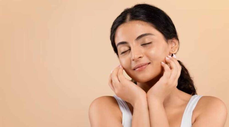 महंगे स्किनकेयर की जरूरत नहीं! अपनाएं ये 5 आदतें और पाएं दमकती त्वचा