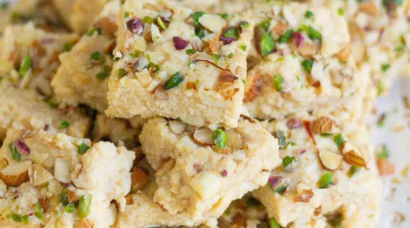 इस आसान रेसिपी से घर पर बनाएं दानेदार कलाकंद