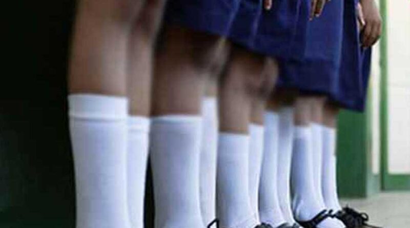 कक्षा में अनुशासन सिखाने के नाम पर बर्बरता: तीन छात्राओं की पिटाई, शिक्षिका निलंबित