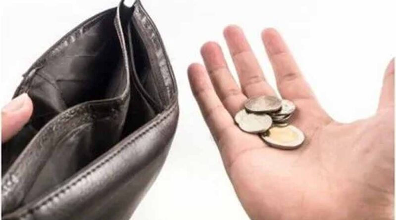 राशि के अनुसार पर्स में रखें ये खास चीजें, कभी खाली नहीं होगा बटुआ