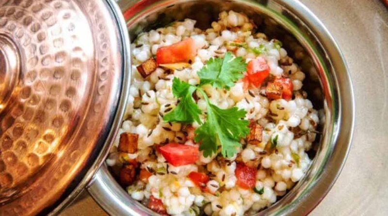 व्रत में रहना है फिट? ट्राई करें साबुदाने की खिचड़ी