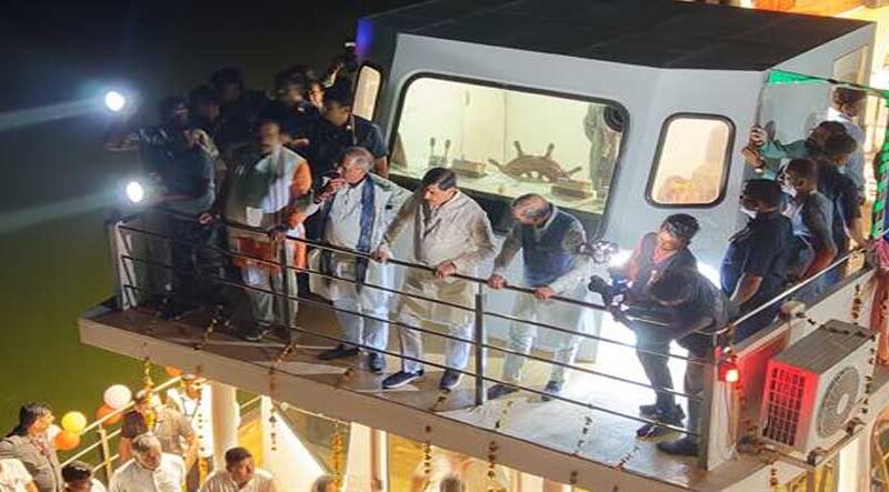 मुख्यमंत्री डॉ. यादव ने चम्बल नदी में क्रूज़ की सवारी की और गुनगुनाए गीत