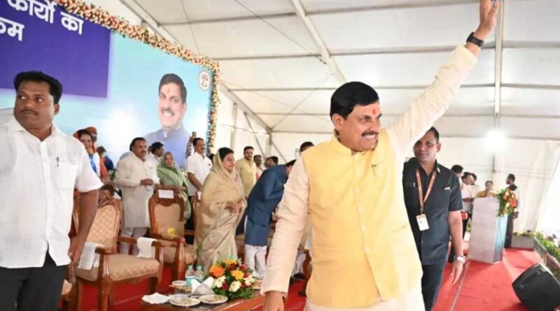 जबलपुर में CM मोहन यादव का संदेश: “आदिवासी हिंदू हैं”, स्वच्छता अभियान में किया श्रमदान