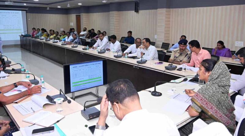 महिला एवं बाल विकास मंत्री लक्ष्मी राजवाड़े ने ली विभागीय समीक्षा बैठक