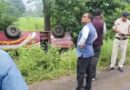 बस पलटी, 4 साल की बच्ची की मौत; कई यात्री घायल