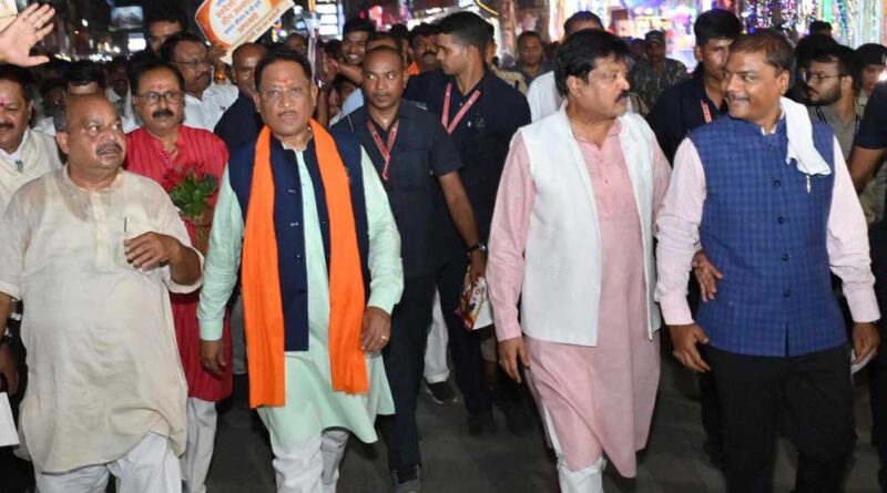 रायपुर : जीएसटी बचत उत्सव का जायजा लेने बाजार पहुंचे मुख्यमंत्री  साय