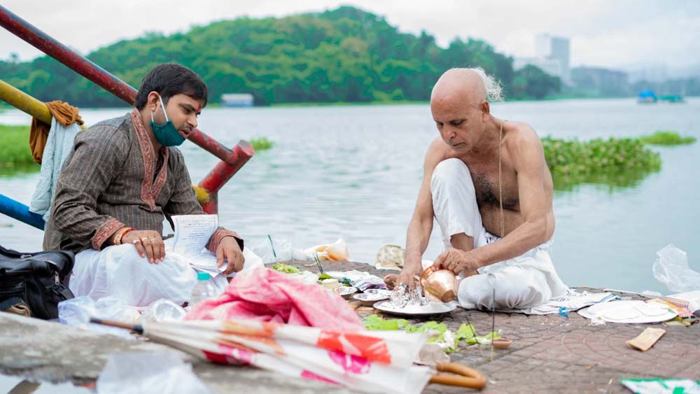 पितृपक्ष शुरू! घाट नहीं जा सकते? घर पर ऐसे करें पितरों का श्राद्ध