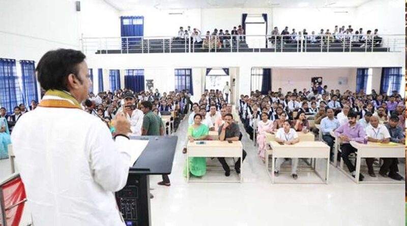 निरोगी काया तभी होगी जब हम स्वास्थ्य के प्रति जागरूक रहें : उप मुख्यमंत्री  शुक्ल