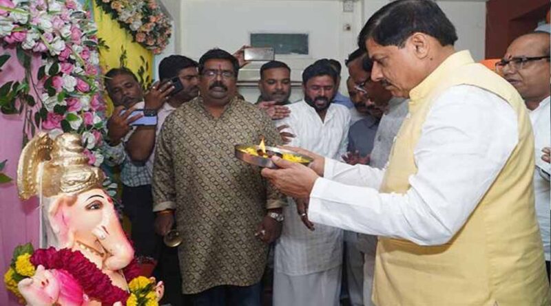 मुख्यमंत्री डॉ. यादव उज्जैन प्रेस क्लब में भगवान गणेश की आरती में हुए शामिल