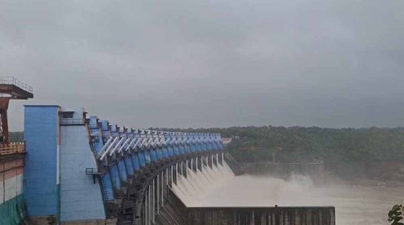 ओंकारेश्वर बांध के 23 में से 21 गेट 35.5 मीटर तक खोले, नर्मदा नदी उफान पर, प्रशासन हुआ अलर्ट