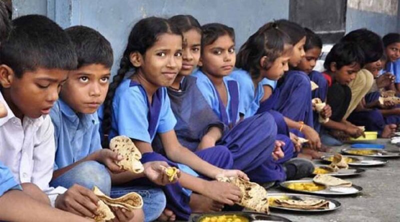 स्कूल की कैंटीन में कीड़े, बच्चों की सुरक्षा पर सवाल – प्रिंसिपल को मिला नोटिस