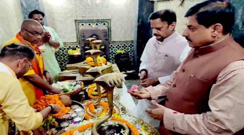 मुख्यमंत्री डॉ. यादव ने देवतालाब शिव मंदिर में भगवान शिव की पूजा अर्चना और रुद्राभिषेक किया