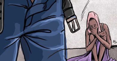 पांच लोगों ने पुलिस बनकर घुसकर की 1 लाख रुपये की मांग, पीड़िता पर लगाए गंभीर आरोप