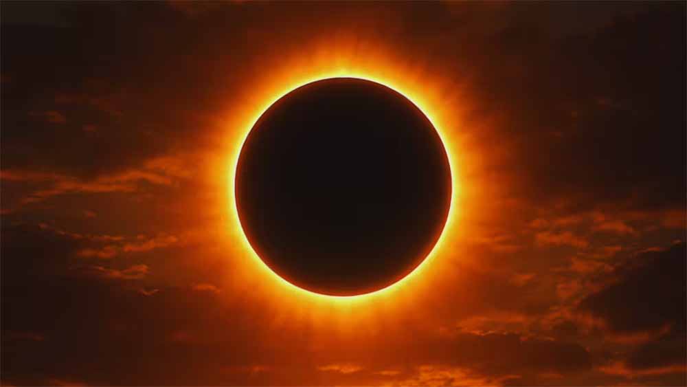 12 अगस्त को लगेगा पूर्ण सूर्य ग्रहण: दिन में छाएगा अंधेरा, वैज्ञानिकों ने दी ये चेतावनी