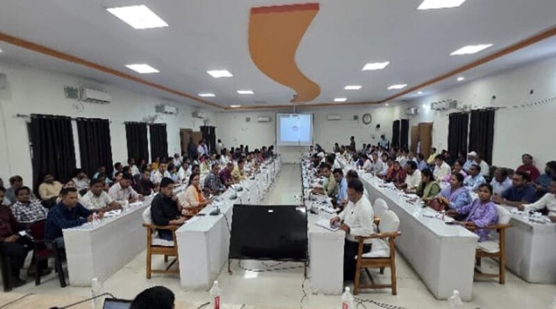 अम्बिकापुर : ई-ऑफिस प्रणाली पर अधिकारी-कर्मचारियों को दिया गया प्रशिक्षण