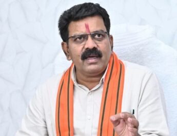 माओवादियों के घर से आवाज़ें: छत्तीसगढ़ सरकार जंगल से बाहर निकालने के लिए रेडियो पर परिवारों की अपील कर रही है